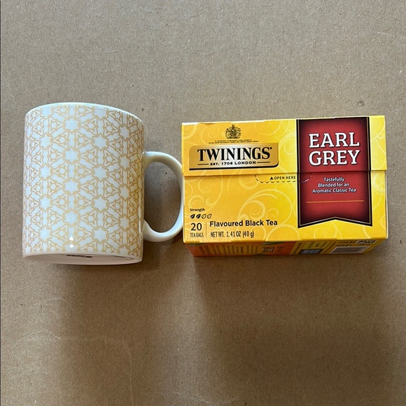NWT pretty gold & white mug with star flower pattern plus free box of Earl Gray! - Picture 1 of 10